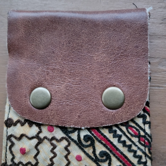 🌎👽 Free People Boho Embroidered Repurposed vtg banjara hippie Wallet card case - Picture 8 of 16